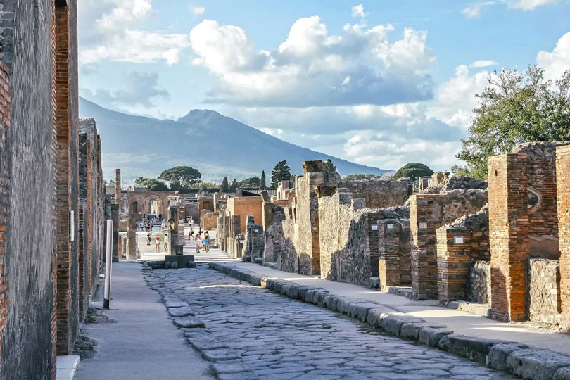 Pompeii&Mt.Vesuvius with your Archaeologist